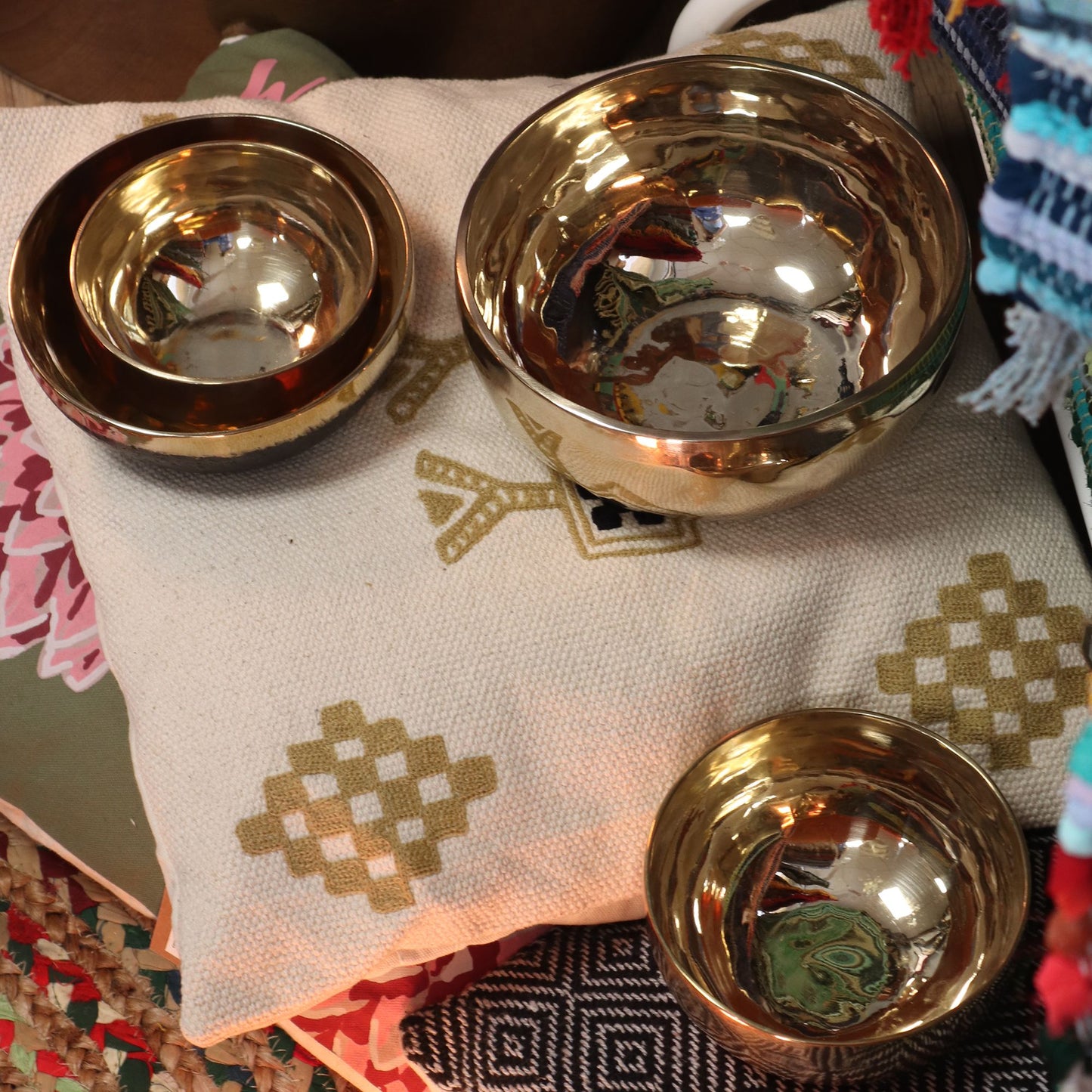 Small Shining Bell-Metal Handmade Singing Bowl (approx 550g) -13cm