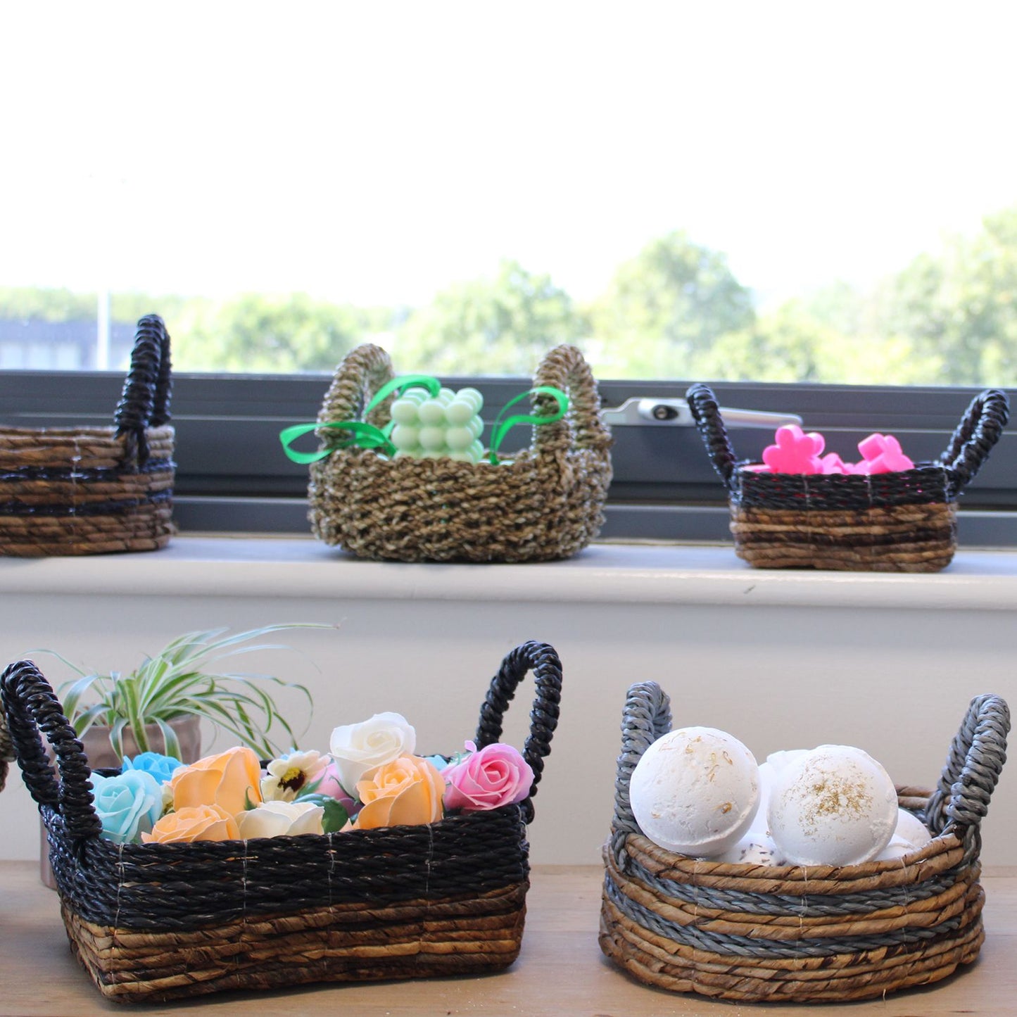 Banana Leaf & Abu-abu Raffia Basket - Set of 2