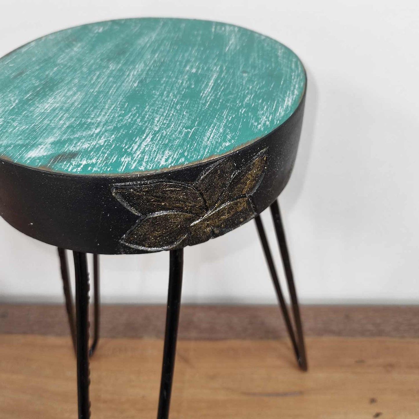Albasia Wood Plant Stand - Turquoise & Gold detail